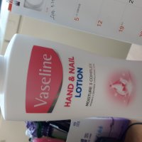 review of 바세린 토탈 모이스처 헬씨 핸드 앤 스트롱거 네일 로션 60ml