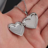 review of GROVE 하트 로켓 목걸이SKYBLUE 23SU HEART LOCKET NECKLACE