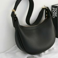 review of 아코크 Glossy Halfmoon Shoulder Bag Camel