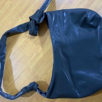 review of Lacoste 라코스테 Top Grain Leather Halfmoon Bag 블랙