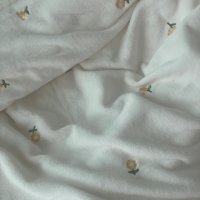 review of Roberto Cavalli Junior 모노그램 자수 담요 - 화이트