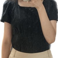 review of 어몽 A SQUARE NECK LACE BLOUSE