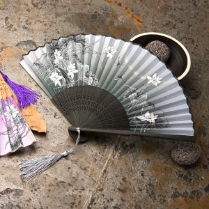 시원한 수공예 타공 실크 부채 (꽃과 잠자리)