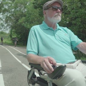 가벼운 접이식전동휠체어 조이라이더 실버케어114