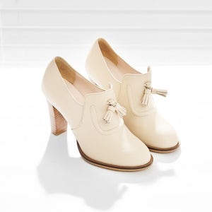 태슬이 세련되고 모던한 감각의 디자인의슈즈