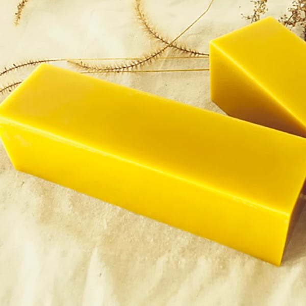 벌이랑꿀이랑 밀랍 1kg 국산 천연 식용밀납 까눌레 랩 비즈왁스 화장품 캔들 beeswax재료 만들기