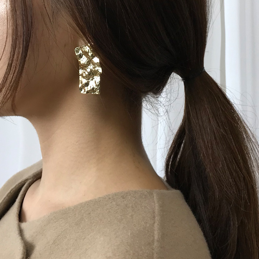 <b><p>One touch simple Ring earrs Bold Modern Chic</p></b><b><p>ワンタッチ シンプル リングピアス ボールド モダン シックな ミニマリストスタイル</p></b><br /><br /><p align='center'>