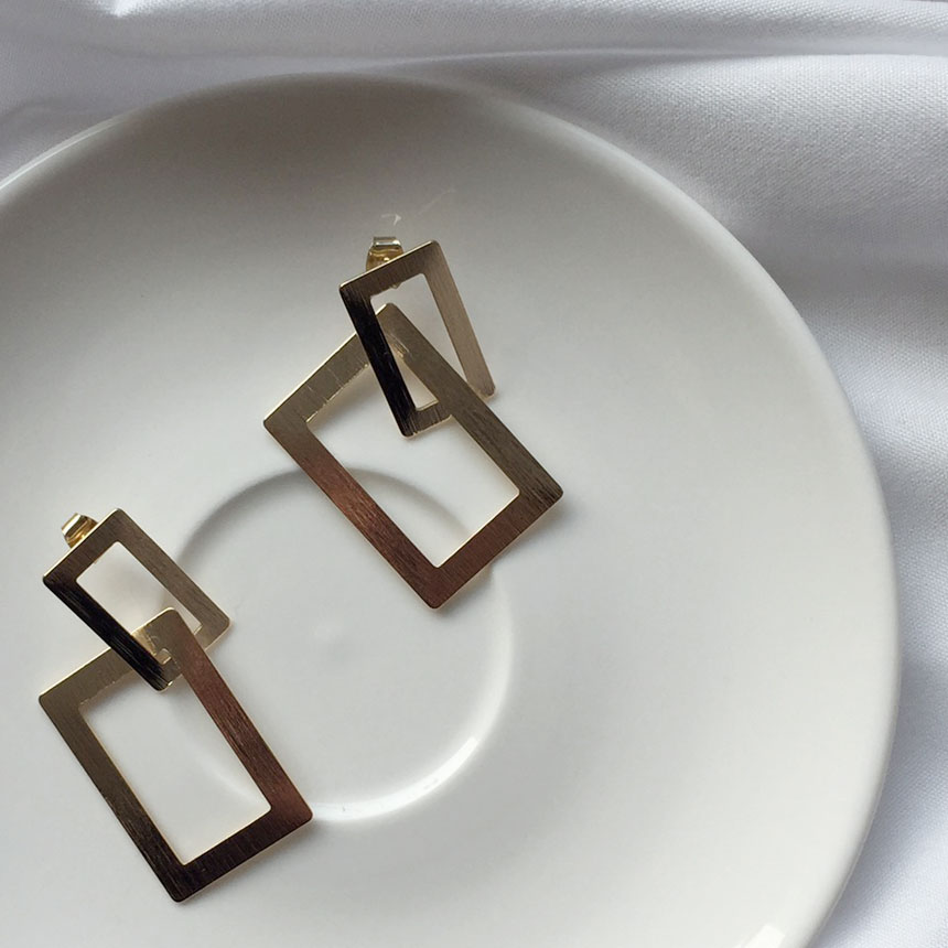 <b><p>One touch simple Ring earrs Bold Modern Chic</p></b><b><p>ワンタッチ シンプル リングピアス ボールド モダン シックな ミニマリストスタイル</p></b><br /><br /><p align='center'>