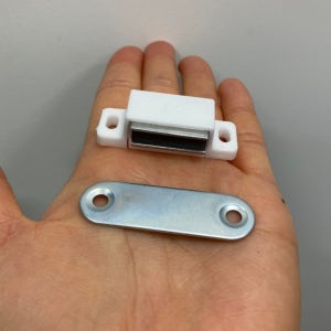 자석 빠찌링 스텐 장농 옷장 붙박이장 문 가구 도어캐치 45X15X13T 백색