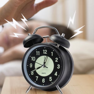 데코로르 시끄러운 탁상용 알람시계 무소음 야광 해머벨 블랙