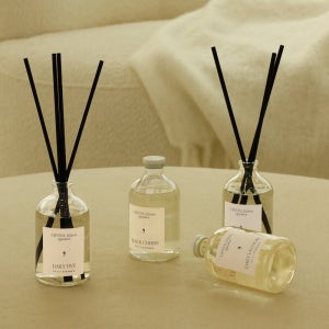 데일리콤마 실내 고급 디퓨저 100mlx4개 인테리어 실내방향제 집들이선물 호텔 카페 화장실 원룸