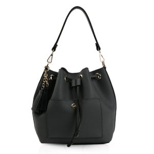 골드체인의 태슬장식이 멋스러운 버킷백,투톤컬러의 복주머니 모양