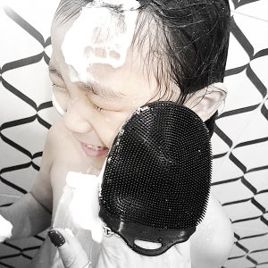 Design&Ku 유아 피부자극없는 보들뽀득 실리콘 아기 목욕타올 바디브러쉬 샤워솔 베이비 목욕장갑