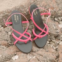 [디토레]poppy tong sandals Hot pink