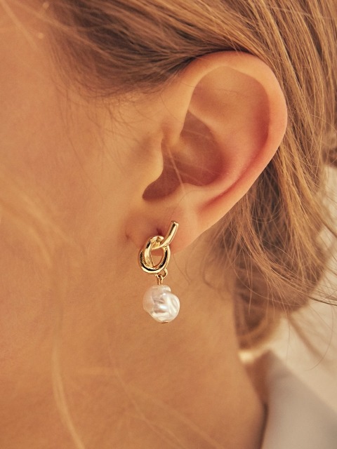 [헤이] knot pearl post earring