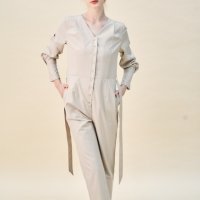 [룬케이브]Double Tuck Solid Beige Jumpsuit