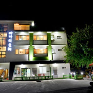 호텔더본 주니어스위트 JS테슬라S90D 제주도항공권 제주행항공권예약