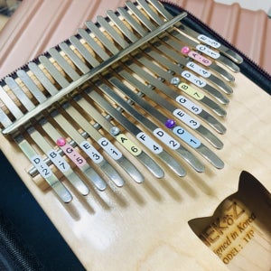 칼림바 스티커, 유스디자인