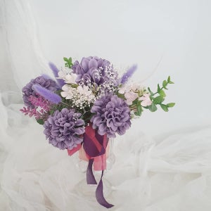 우울한 마음을 치유해주는 컬러 보라색 보라조화장식 , 도시정원