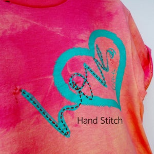 AHEE 타이다이 X 러브스티치 티셔츠 , AHEE