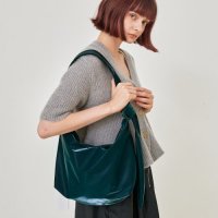 아코크 Glossy Halfmoon Shoulder Bag Green 248183