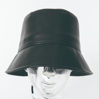 딜레탕티즘 에코레더 아일렛 버킷햇 ECO LEATHER EYELET BUCKET HAT