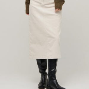 [무신사 스탠다드 우먼] 우먼즈 코듀로이 미디 스커트 [크림] MWJSKAZ01-CR
