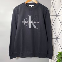 캘빈클라인 남녀공용 모노그램 플리스 맨투맨 Calvin Klein J Monogram Logo Sweatshirt in SP40564964