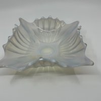 포스토리아 "Heirloom" 화이트 오팔레슨 (유백색) 아트 글래스 스타 보울 Fostoria "Heirloom" White Opalescent Art Glass Star Bow