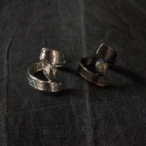 [고이우] mid dot ring
