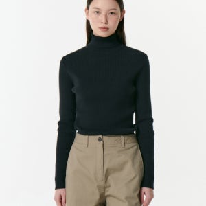 [무신사 스탠다드 우먼] 우먼즈 리브드 슬림 터틀 넥 니트 [블랙] MWJWP601-BK