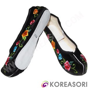 코리아소리 꽃자수 검정색 코있는 검정색 공단 굽없는 무용슈즈 코슈즈