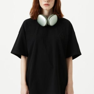 [퓨처랩] EMBOSSED LOGO T-SHIRTS - BLACK fl4167