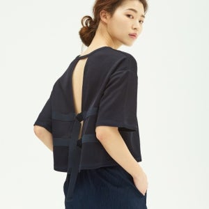 [유아네이비] Glossy Open back T-shirt - Navy