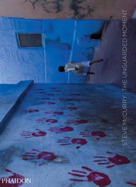 The unguarded moment  : Steve McCurry.