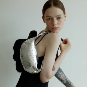 [더블쿼츠] 크루아상 미니 백 (실버) 2022ss