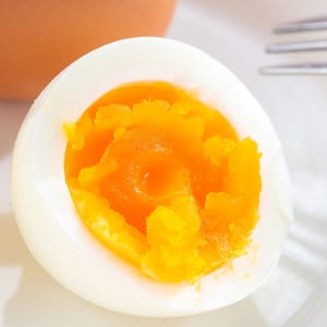 간이 쏙 배어 있는 촉촉 반숙란