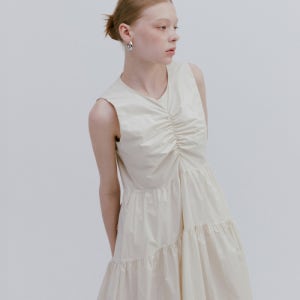 [마이스] SHINING SLEEVELESS DRESS / IVORY 202211