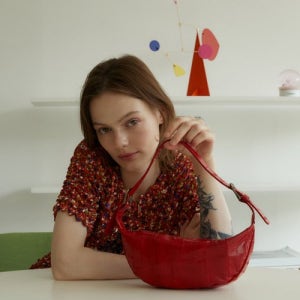 [더블쿼츠] 크루아상 미니 백 (하바네로) 2022ss