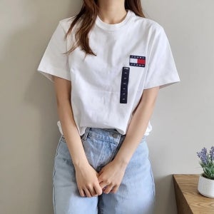 타미힐피거 타미진스 남녀공용 플래그 로고 패치 반팔 티셔츠