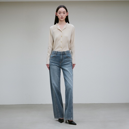 [리이] WIDE COLLAR PLEATED BLOUSE