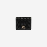 미우 마테라쎄 나파 가죽 반지갑 미우미우 Matelasse Nappa Leather Wallet 202552