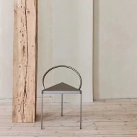 북유럽 스타일 포인트 의자 디자인 철제 가죽