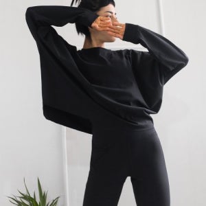 [러브유어바디] 드랍숄더 와이드핏 크롭탑(블랙) 060F01