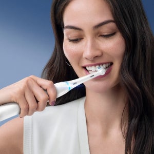 오랄비 Oral-B 전동칫솔 iO 8 화이트