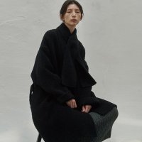 노이어 포 우먼 NOIRER FOR WOMEN 22fw 핸드메이드 수리알파카 머플러 코트