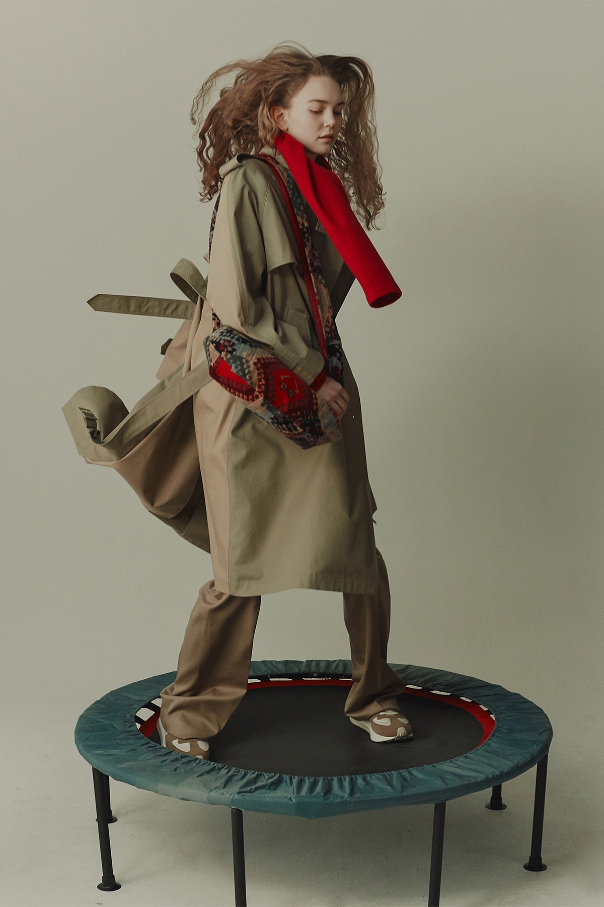 [고엔제이] Double-breasted two-tone trench coat - 베이지