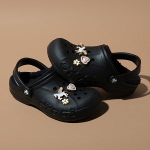 [롯데백화점] 크록스 바야 라인드 클로그 205969-060 LE1211547936