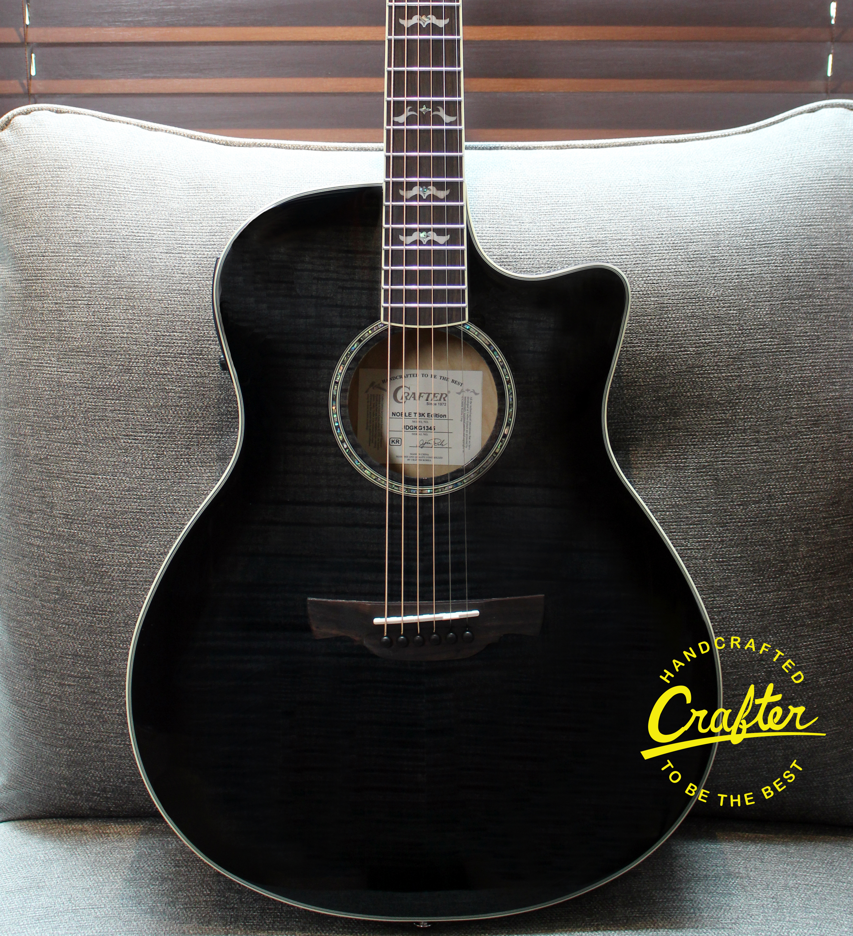 Crafter 크래프터 노블 NOBLE TBK 소리좋은 통기타 EQ튜너장착 스몰점보 컷어웨이 앰프기타