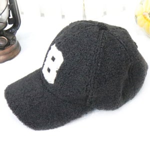 소프트 양털 다크그레이 덤블 캡 모자[겨울 여성 퍼 덤블 털모자 챙 창 볼캡 야구 따뜻한 자수 방한 모 고급 브랜드 명품보세 데일리 여행 나들이 편한 귀여운]